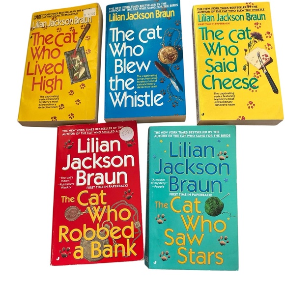 Other - Lilian Jackson Braun “The Cat Who…” Paperback Mystery Book Set of 5